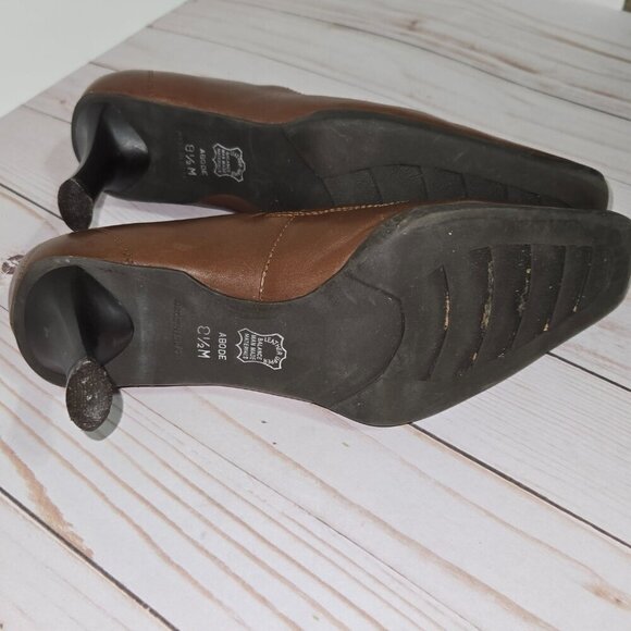 Liz Claiborne Mary Jane style heels in Brown Women's Size 8.5 Model Abode - Picture 10 of 11